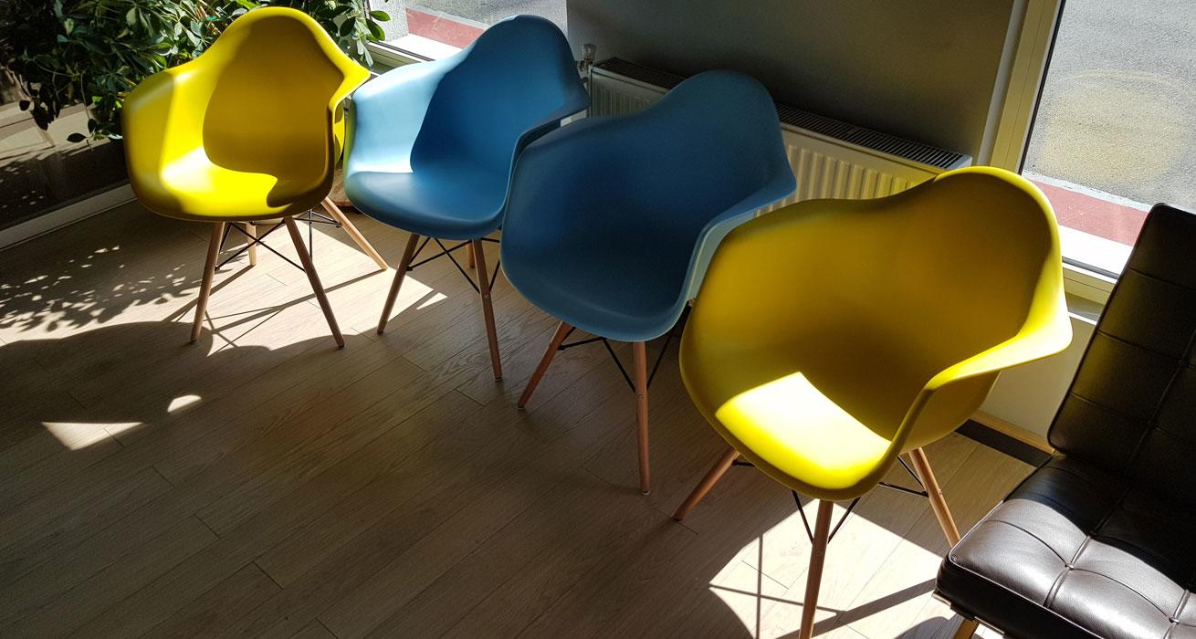 Rasprodaja DAW stolice oker žute i plave boje