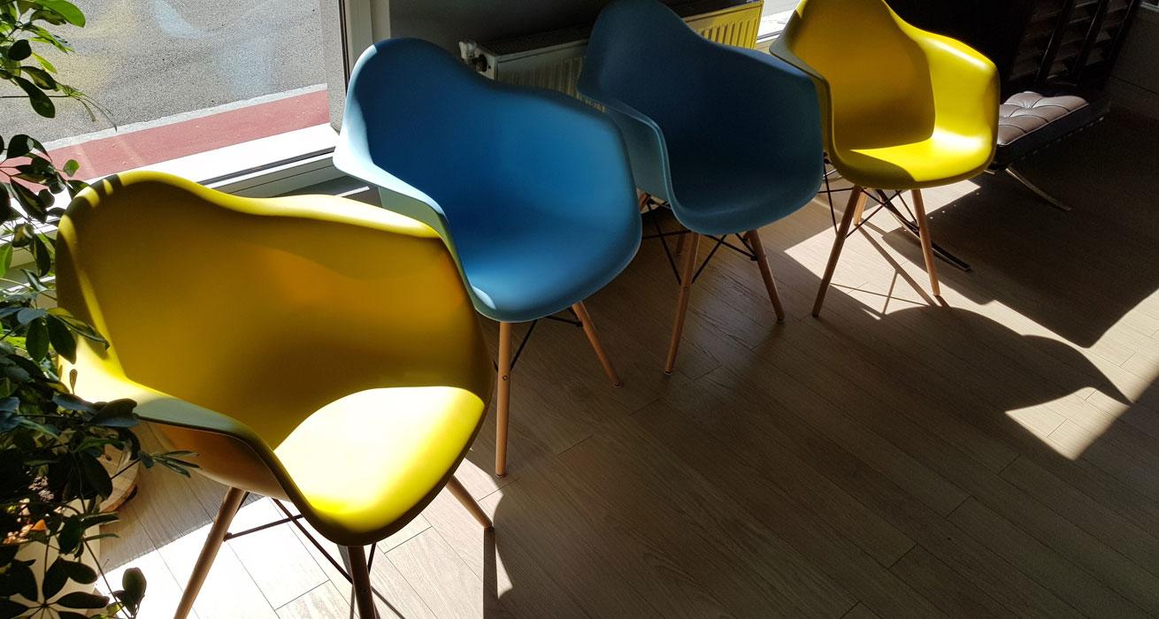 Rasprodaja DAW stolice oker žute i plave boje